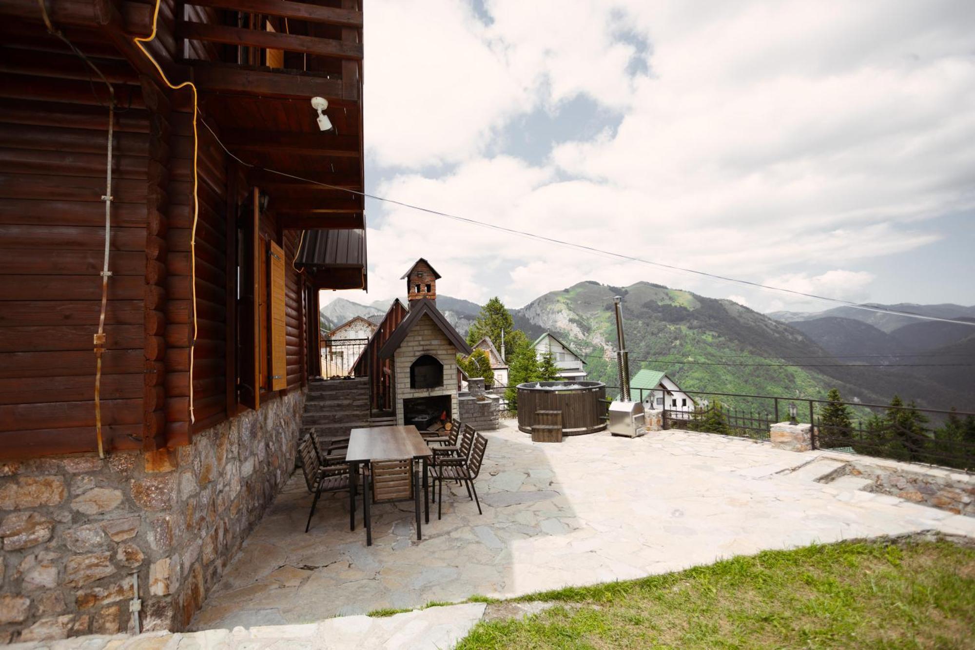 Villa Route Rugove Печ Екстериор снимка