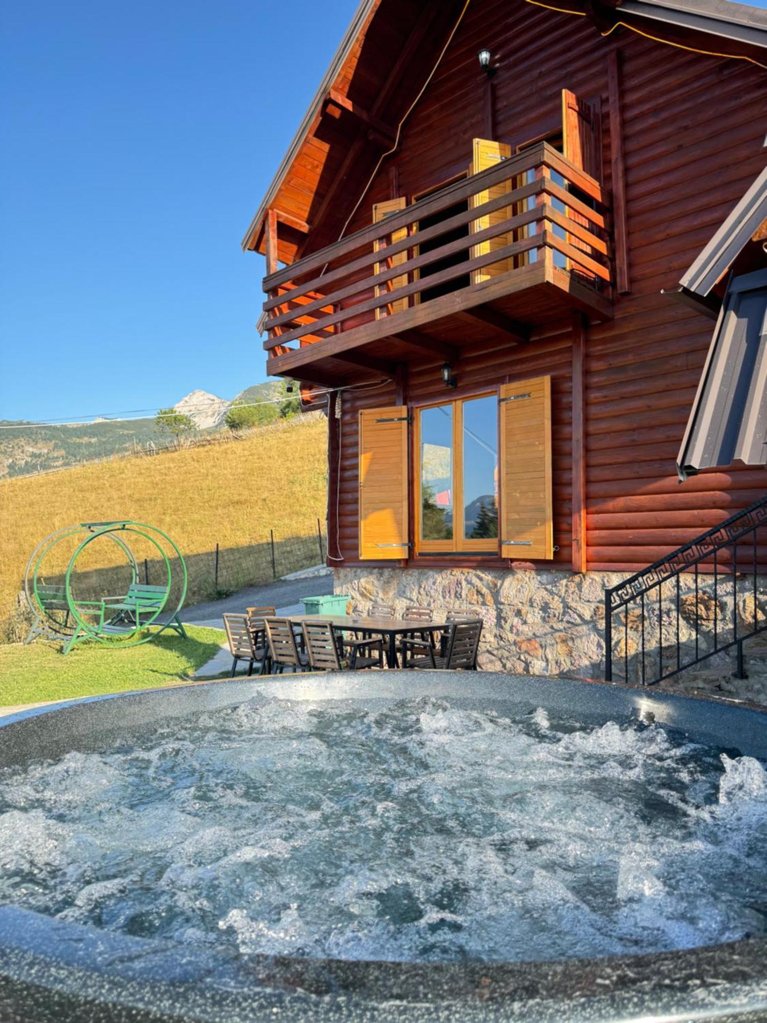 Villa Route Rugove Печ Екстериор снимка